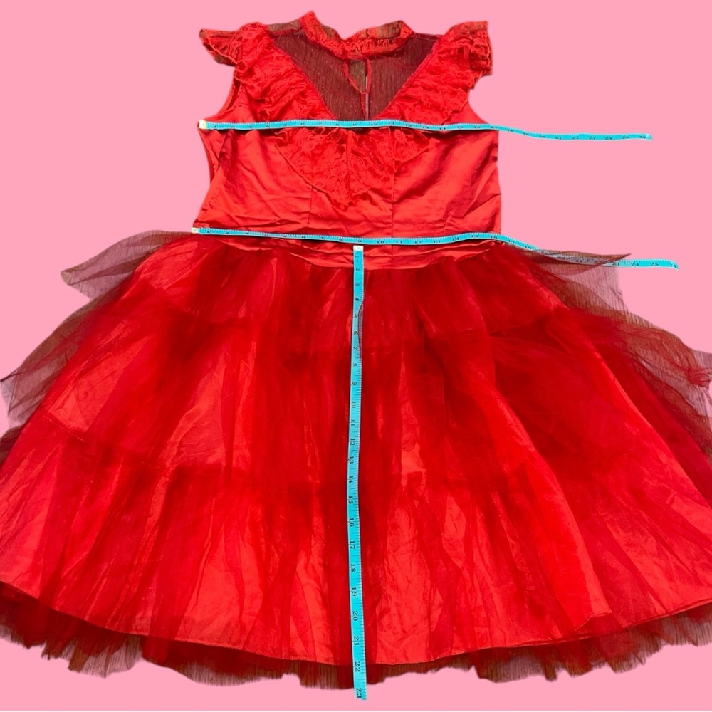 Beetlejuice Lydia Wedding Dress - Picture 6 of 9